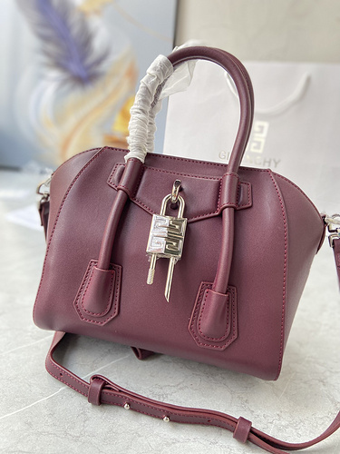 Givenchy-b06a448b